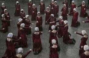 使女的故事第一季第1-5集 使女的故事第一季第1-5集